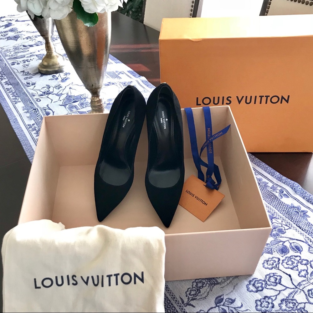 SOLD Authentic LOUIS VUITTON Suede Pumps - Picture 4 of 8